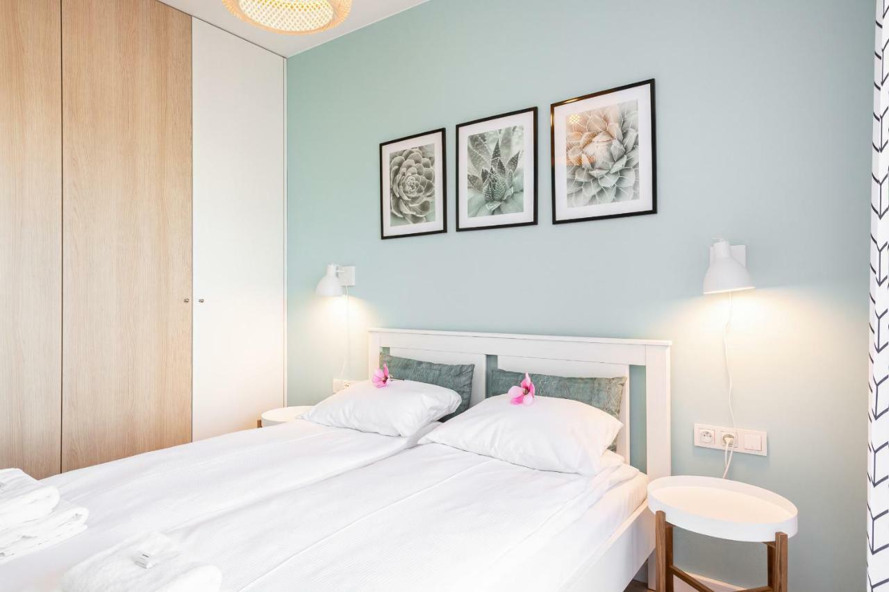 Apartment Walonska With Free Parking Wroclaw By Noclegi Renters Eksteriør bilde